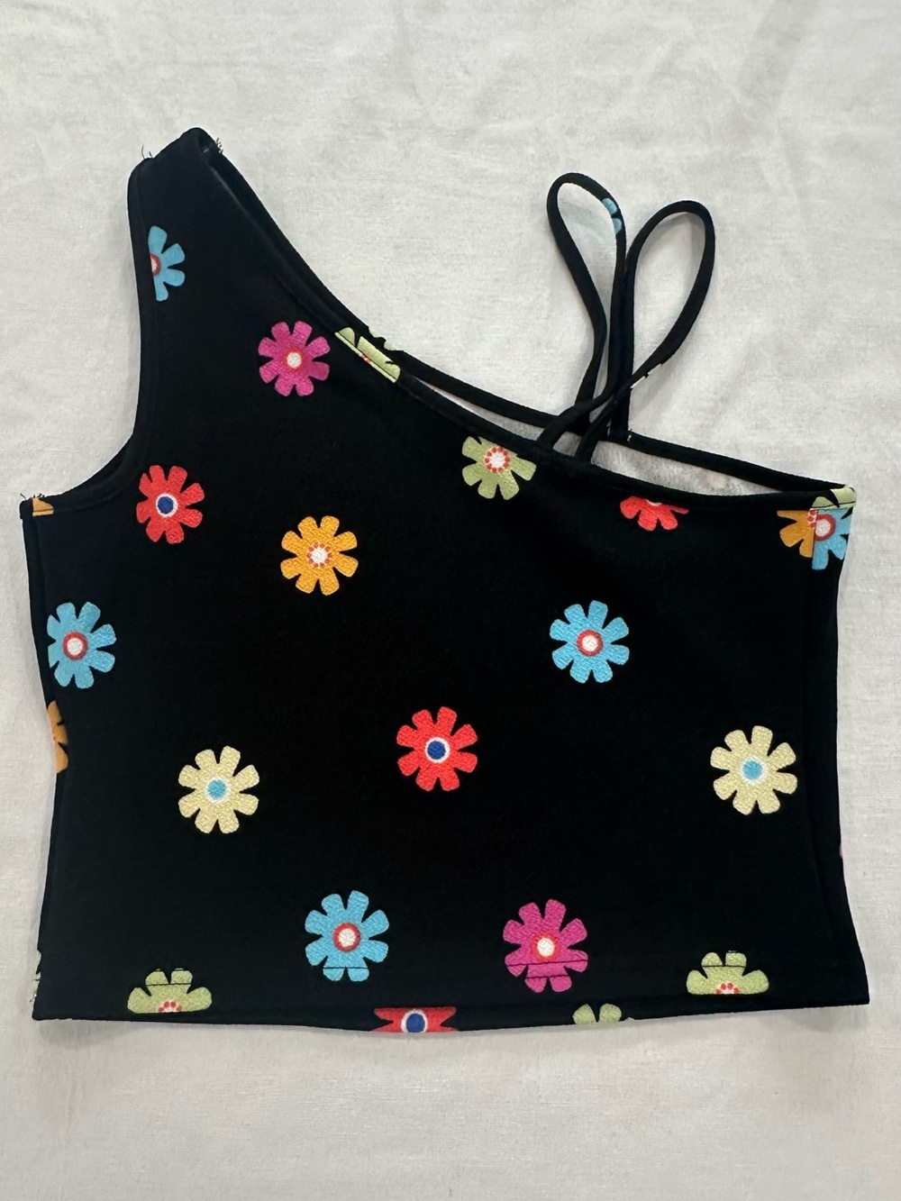 SHEIN Black One-Shoulder Floral Daisy Crop Top